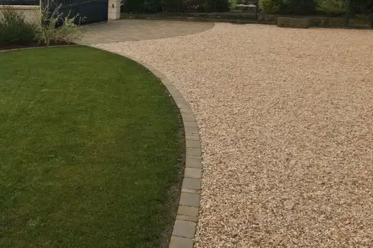 Allée en émulsion gravillonée Gravilia