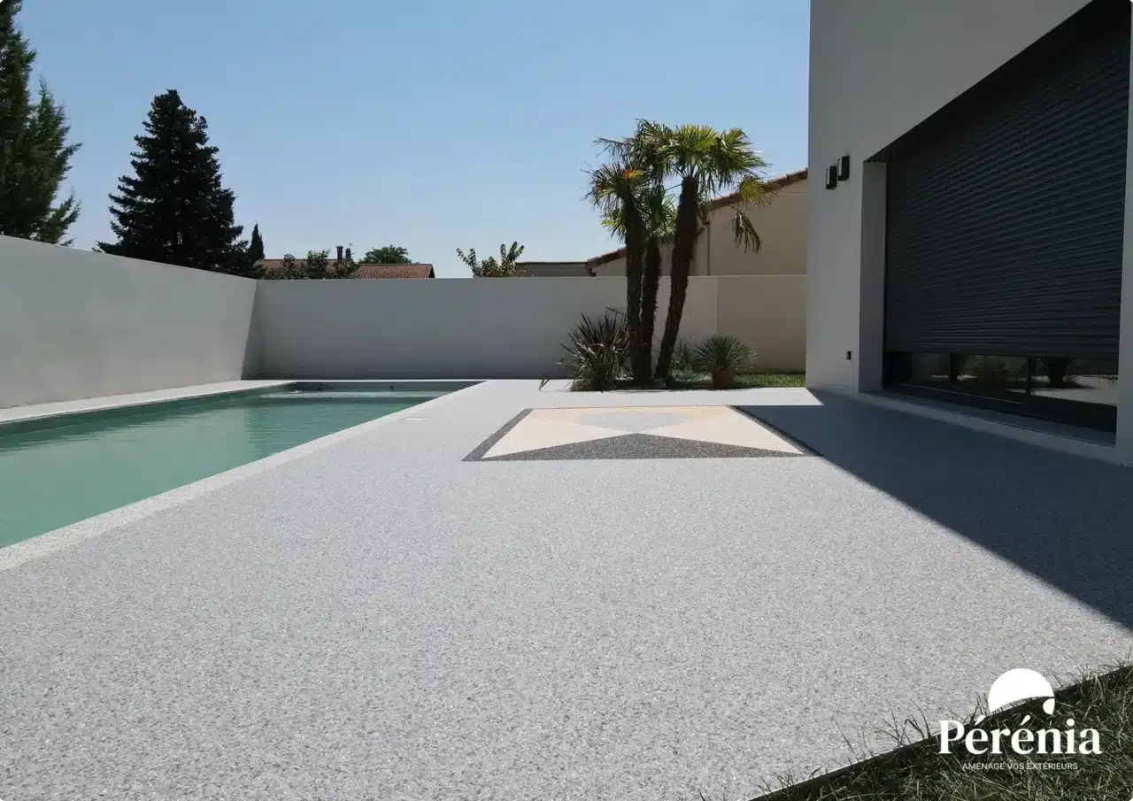 Contour de piscine en résine