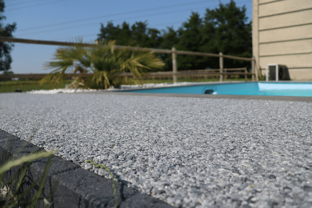 Contour piscine - résine - Jardres Poitiers7