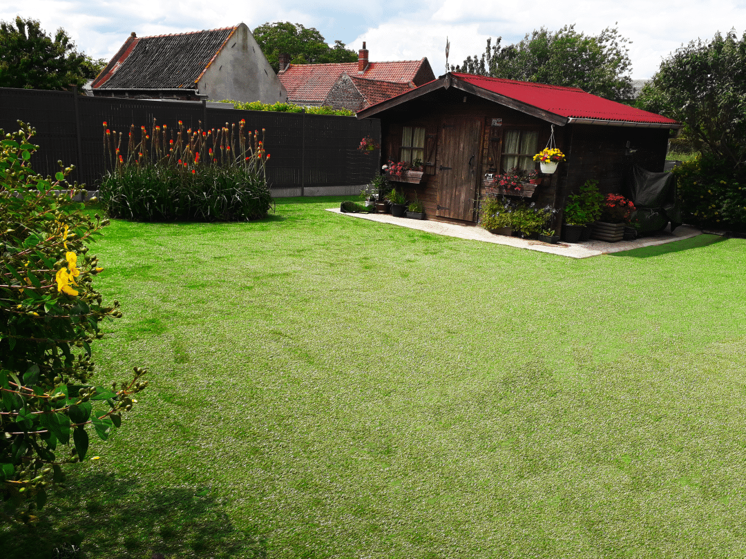cour de jardin en gazon synthetique à Douai
