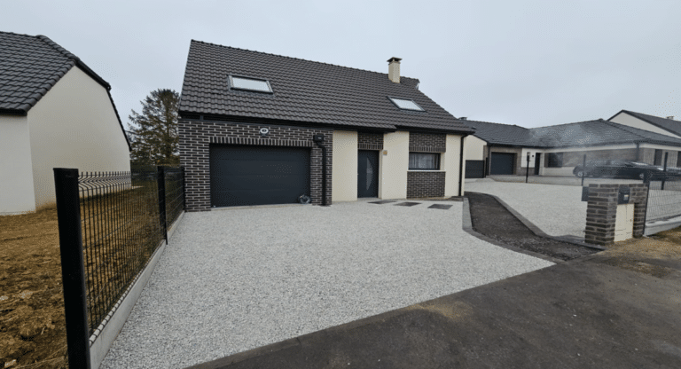 Entrée de maison en enrobé