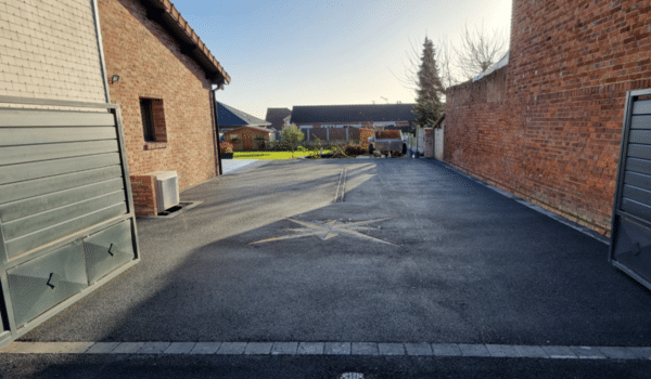 Entrée de garage en enrobé