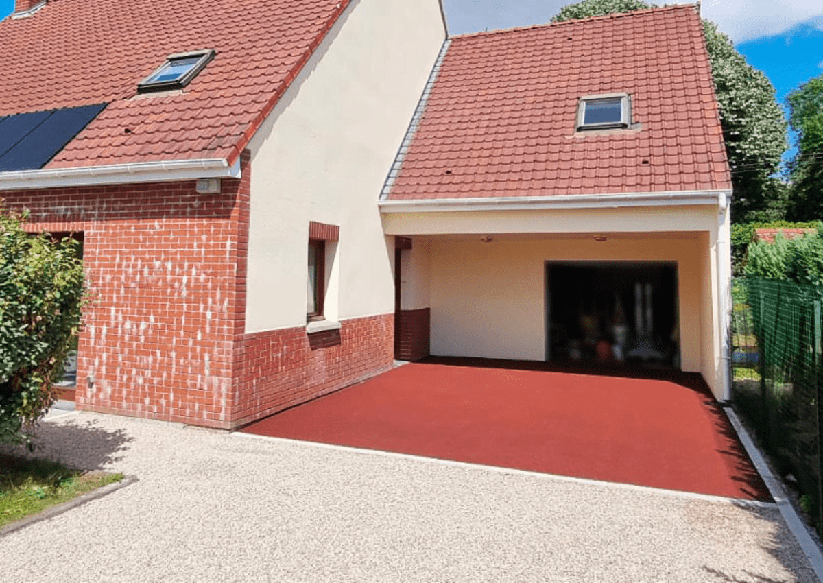 Allée garage enrobé rouge