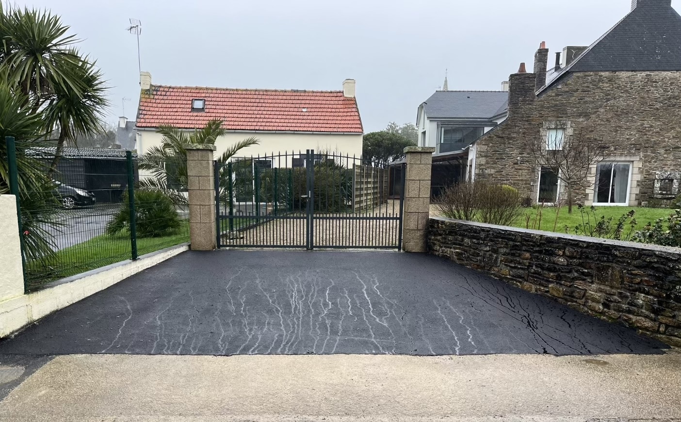 Entrée de garage en enrobé