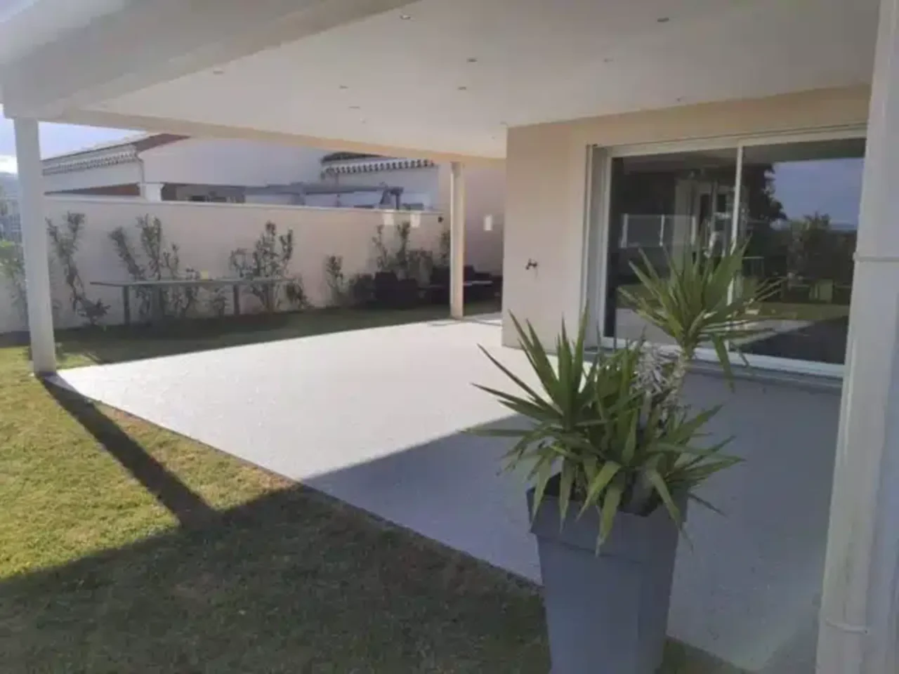 Terrasse-resine-Terce-Poitiers-6 https://perenia.fr/wp-content/uploads/2025/05/Terrasse-resine-Terce-Poitiers-6-1280x960.webp