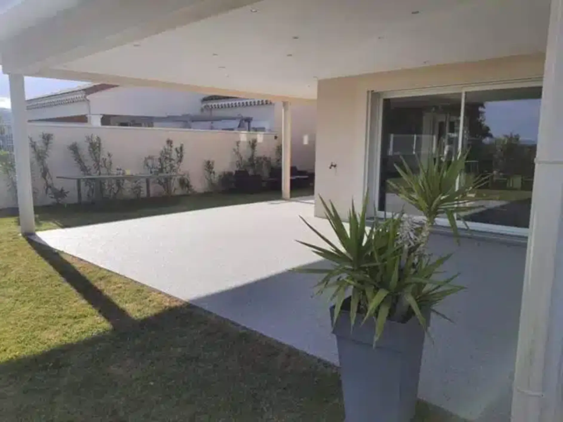 Terrasse-resine-Terce-Poitiers-6 https://perenia.fr/wp-content/uploads/2025/05/Terrasse-resine-Terce-Poitiers-6.webp