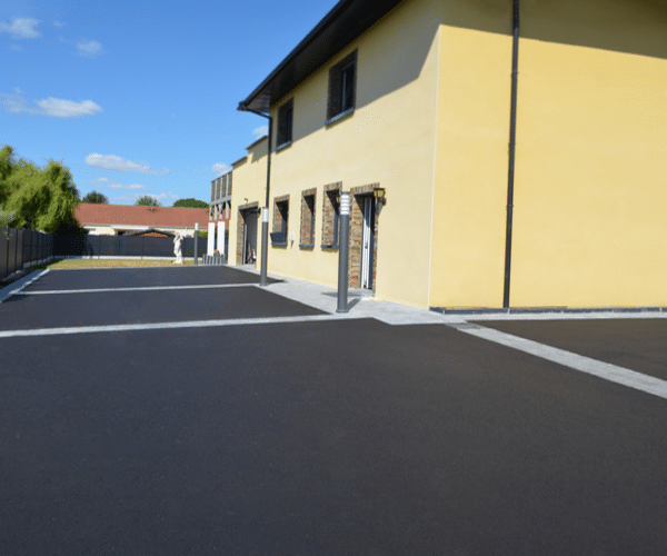 cour en enrobé
