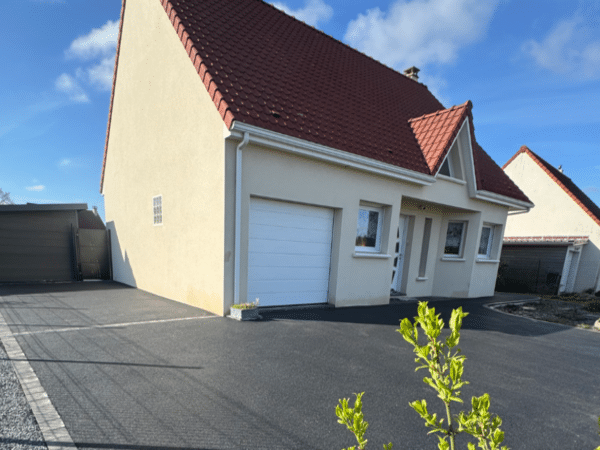 Entrée de garage en enrobé