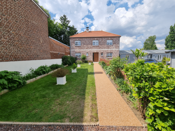 Allée de maison