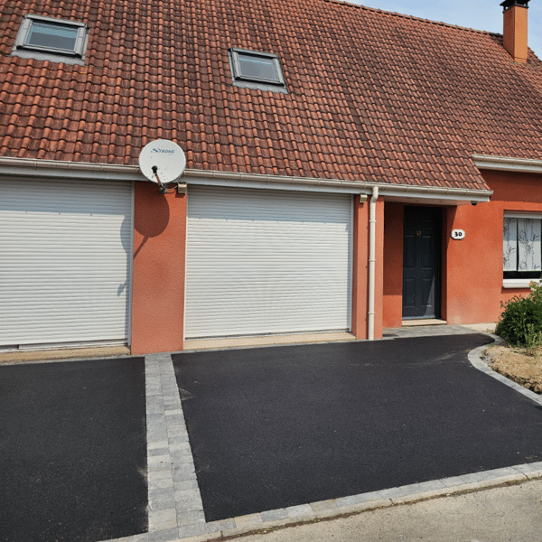 Entrée de garage en enrobé
