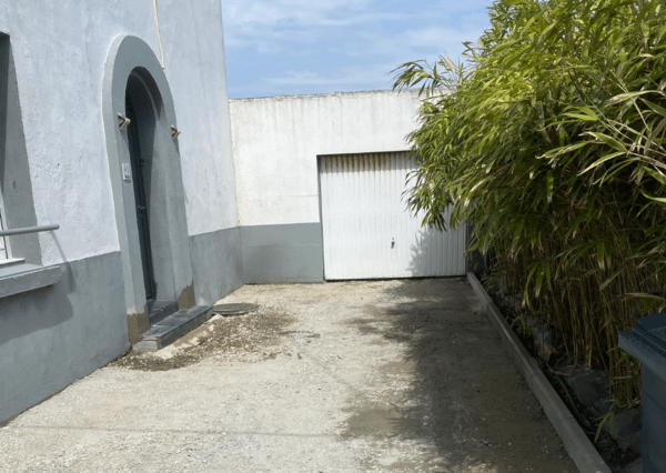 Entrée de garage en enrobé