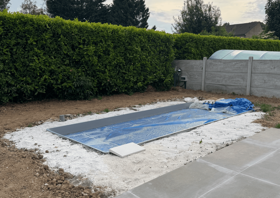 plage de piscine en résine