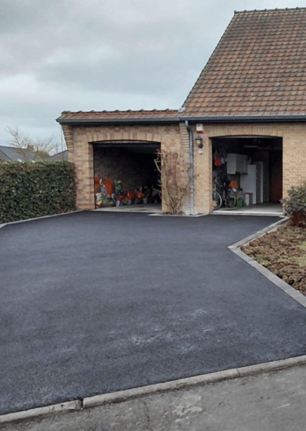 Entrée de garage en enrobé