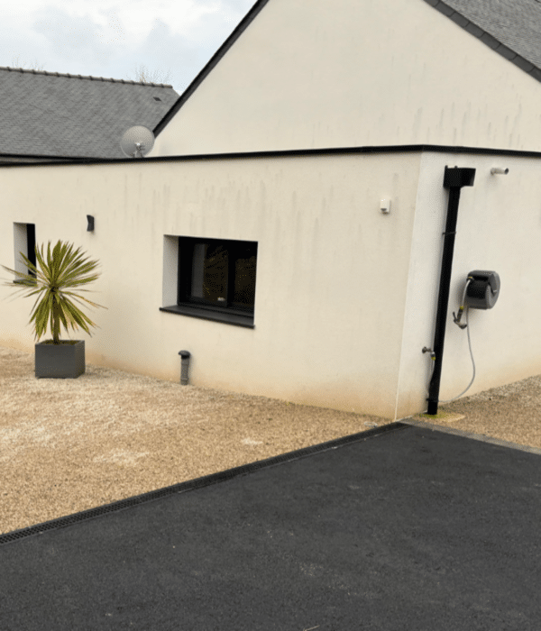 Entrée de maison en gravier