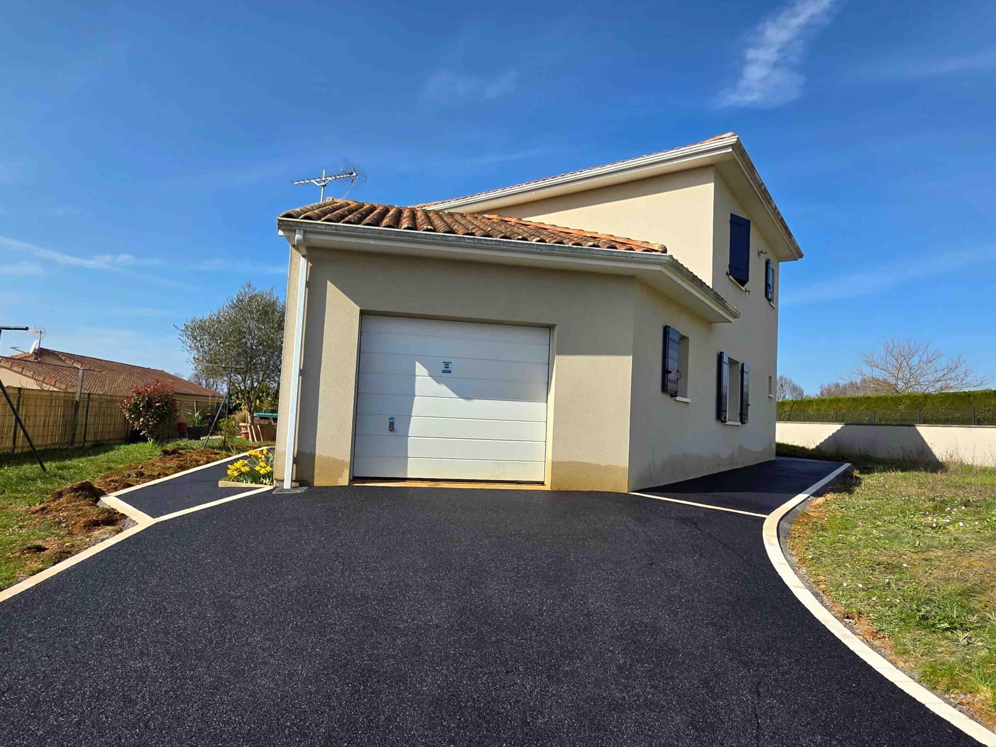 entrée de garage en enrobé
