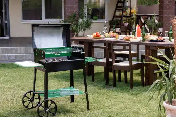 https://perenia.fr/wp-content/uploads/2026/06/depositphotos_157528516-stock-photo-grill-on-green-lawn.webp