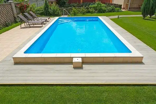 https://perenia.fr/wp-content/uploads/2026/07/depositphotos_49958315-stock-photo-swimming-pool-in-the-yard.webp