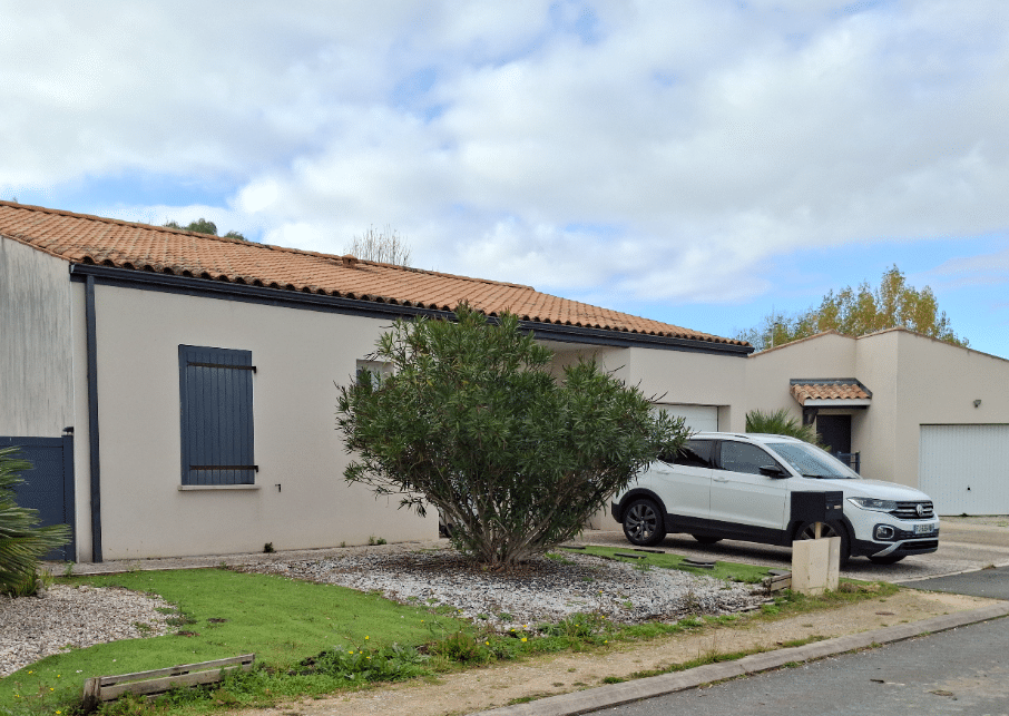 entrée de maison en enrobé