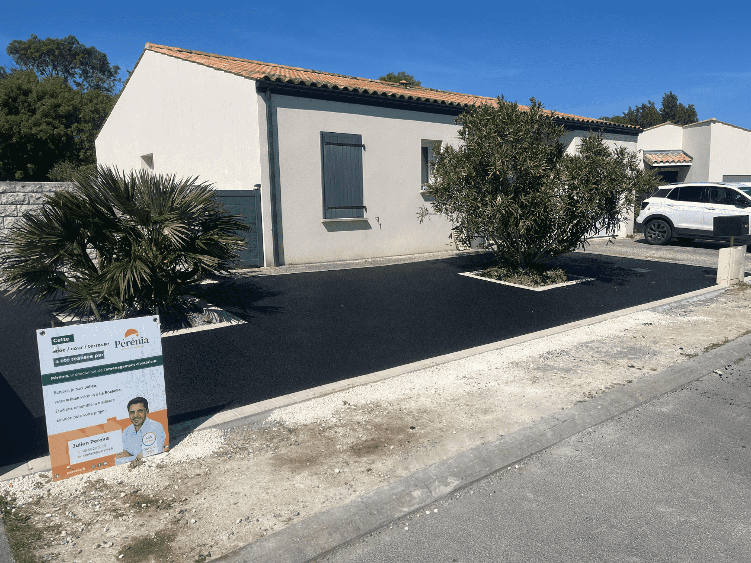 entrée de maison en enrobé