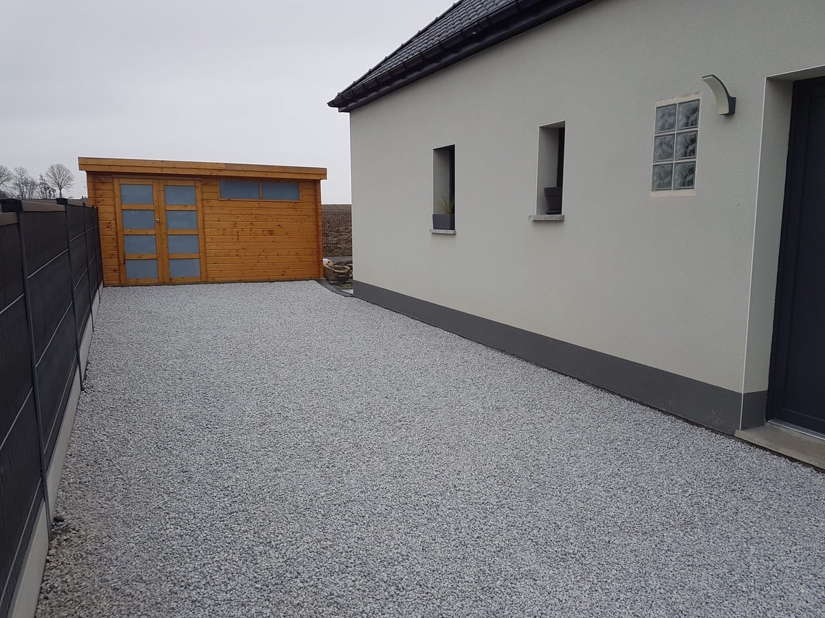 https://perenia.fr/wp-content/uploads/2026/09/Allee-garage_gravier-1.jpg