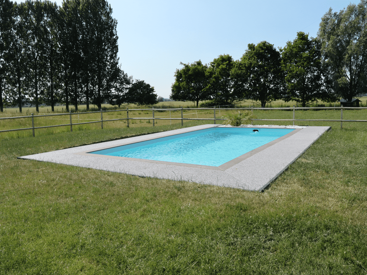 https://perenia.fr/wp-content/uploads/2026/09/Contour_piscine_resine.png