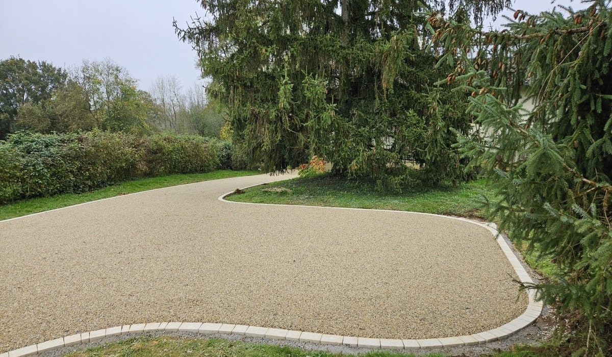 https://perenia.fr/wp-content/uploads/2026/09/allee_gravier.jpg