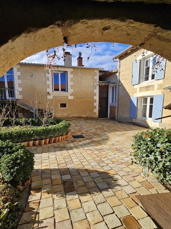 https://perenia.fr/wp-content/uploads/2026/09/allee_paves.jpg
