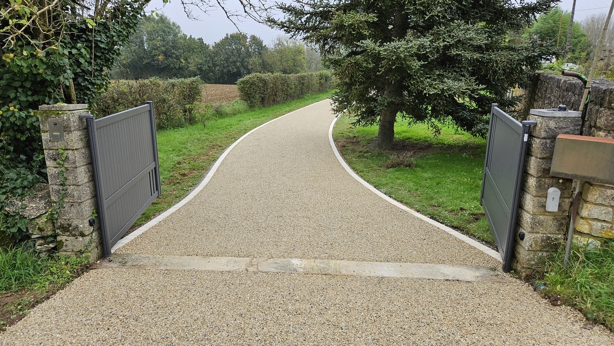 https://perenia.fr/wp-content/uploads/2026/09/allee_resine-1.jpg