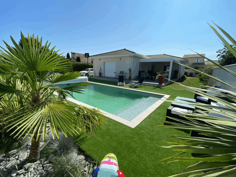 https://perenia.fr/wp-content/uploads/2026/09/plage_piscine_gazon_synth-768x576.png