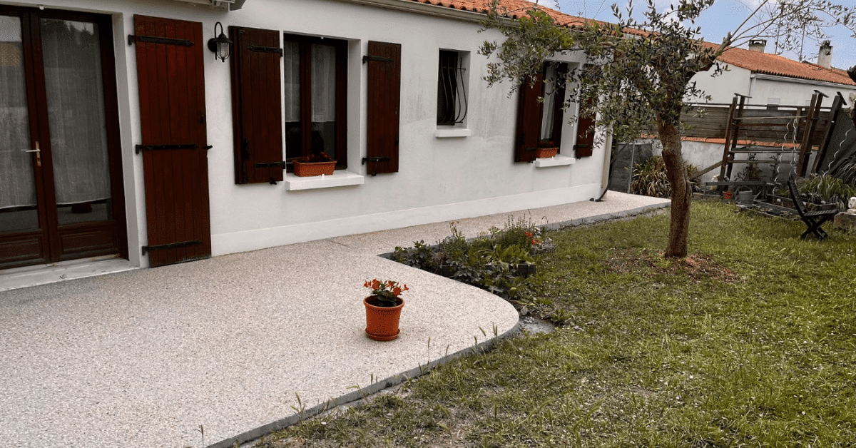 https://perenia.fr/wp-content/uploads/2026/09/terrasse_beton.png