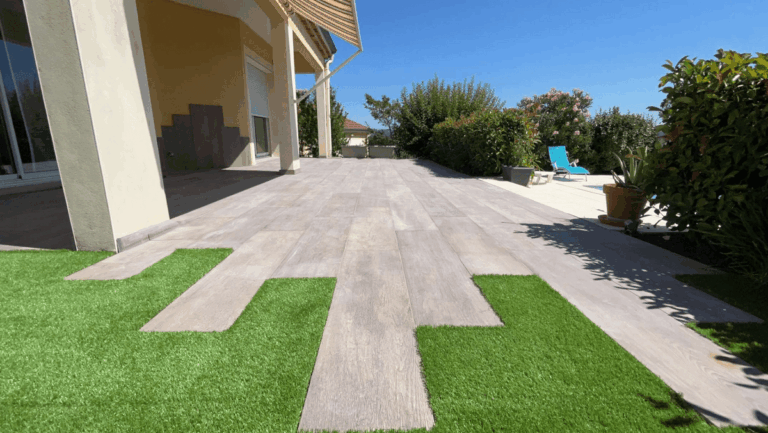 https://perenia.fr/wp-content/uploads/2026/09/terrasse_gazonsynthetique-2-768x433.png