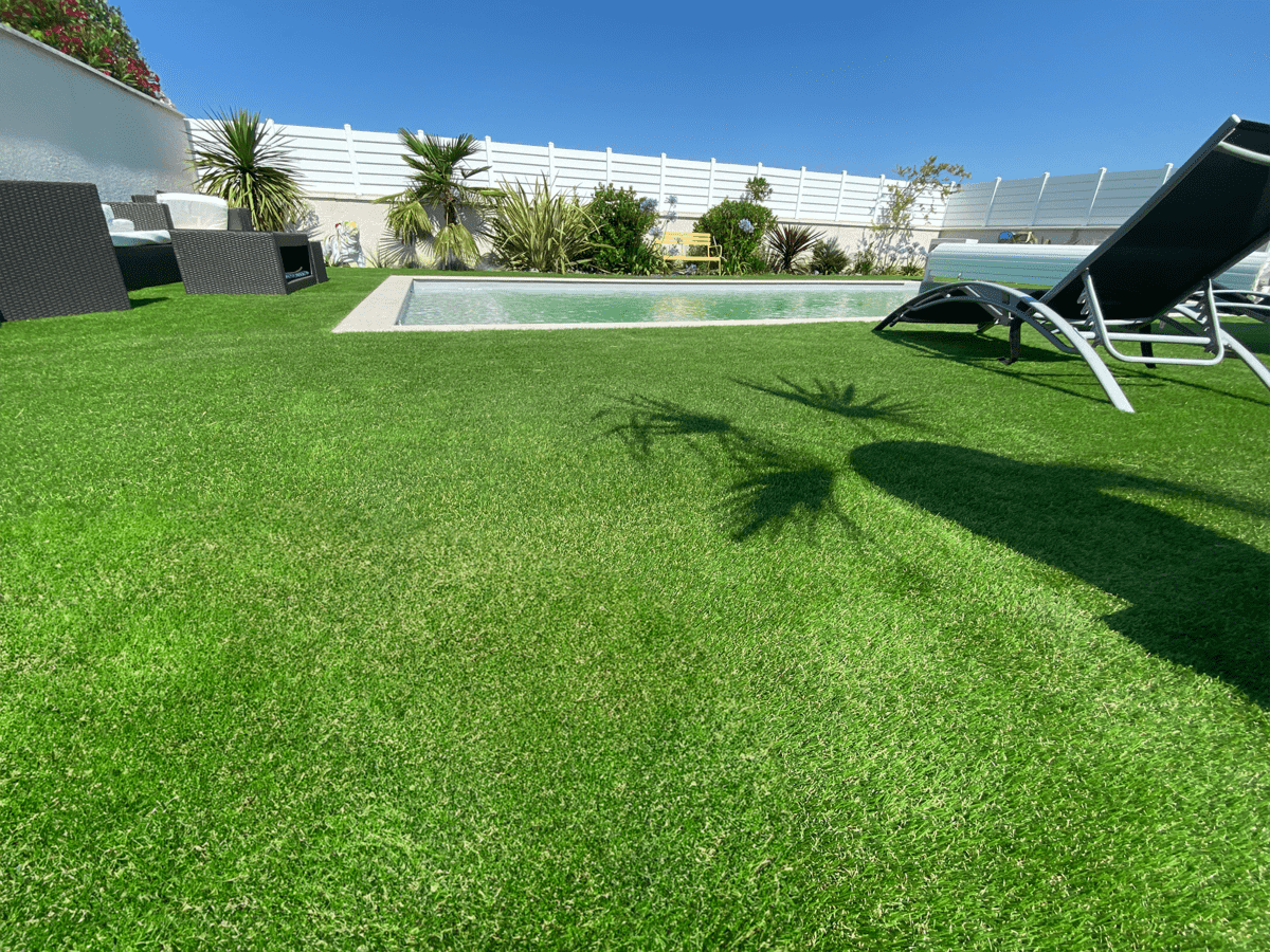 https://perenia.fr/wp-content/uploads/2026/09/terrasse_gazonsynthetique.png